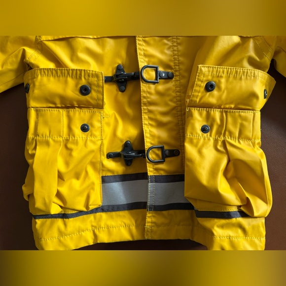 BabyGAP Rain Jacket with Toggles (2T) - Picture 5 of 8